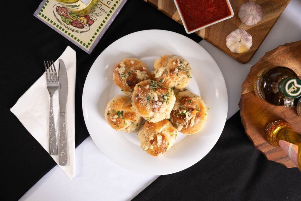 Garlic Knots (6)